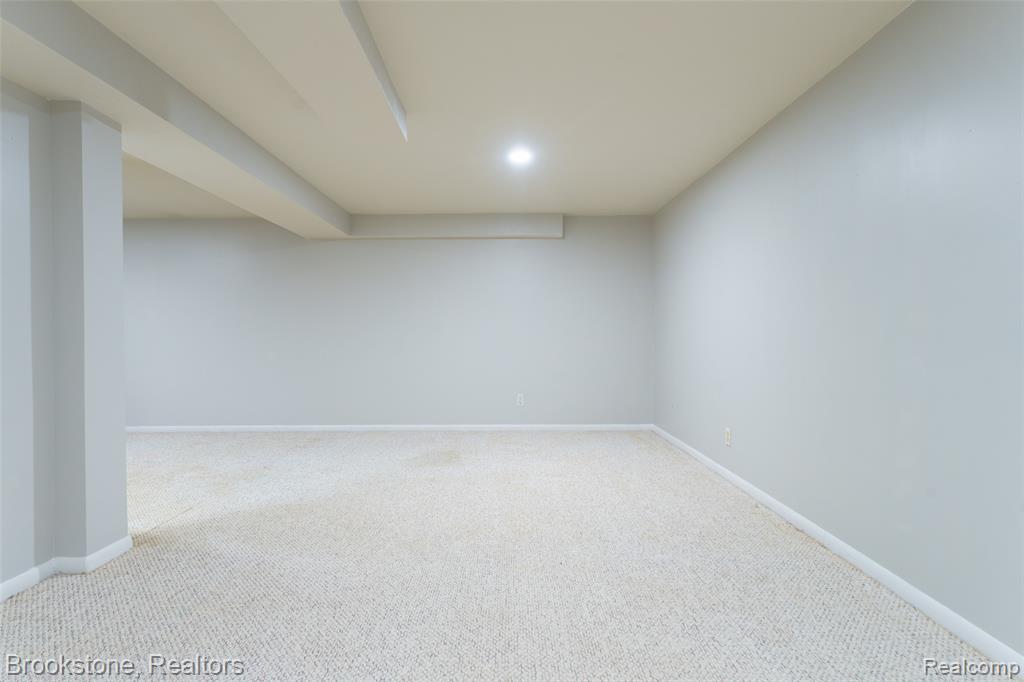 886 Whisperwood Trail, Fenton, MI 48430 — Photo 16