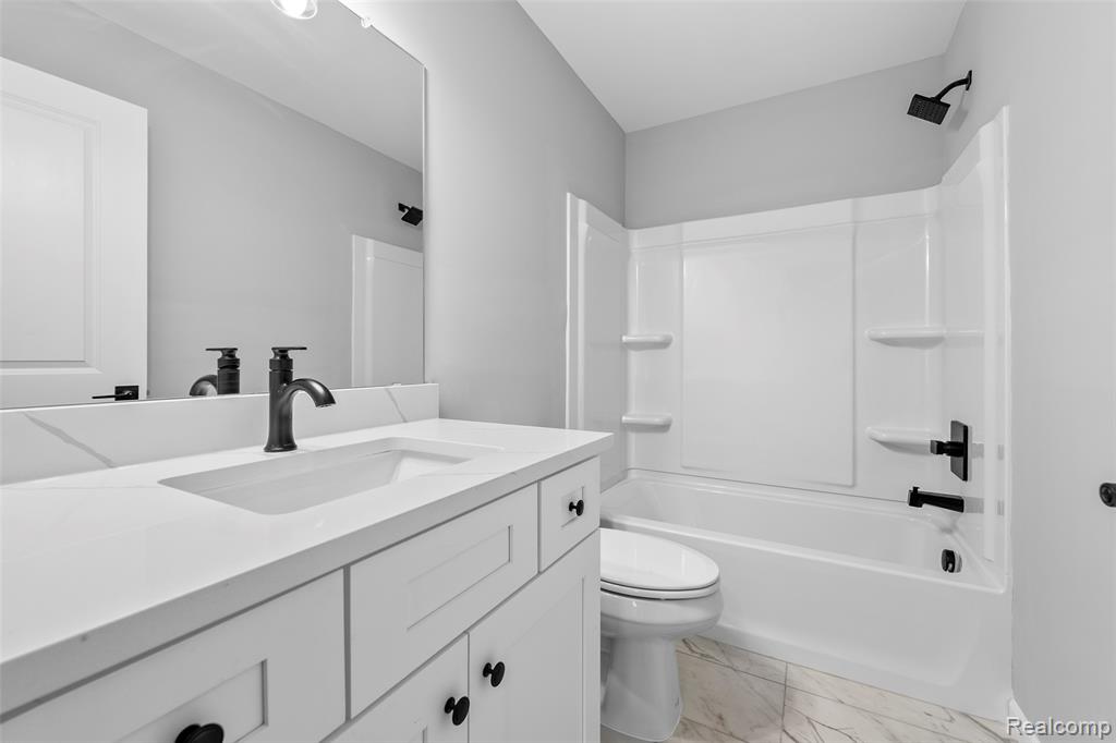 5212 Farmridge Lane, Grand Blanc, MI 48439 — Photo 20