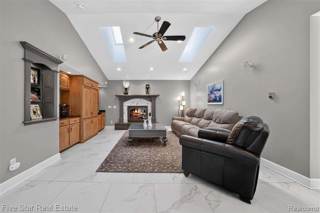 8931 Edgewood Park Drive, Commerce Twp, MI 48382 — Photo 9
