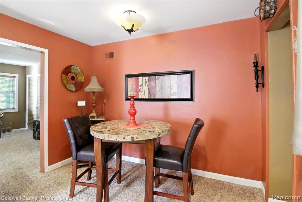 4022 Meigs Avenue, Waterford, MI 48329 — Photo 10