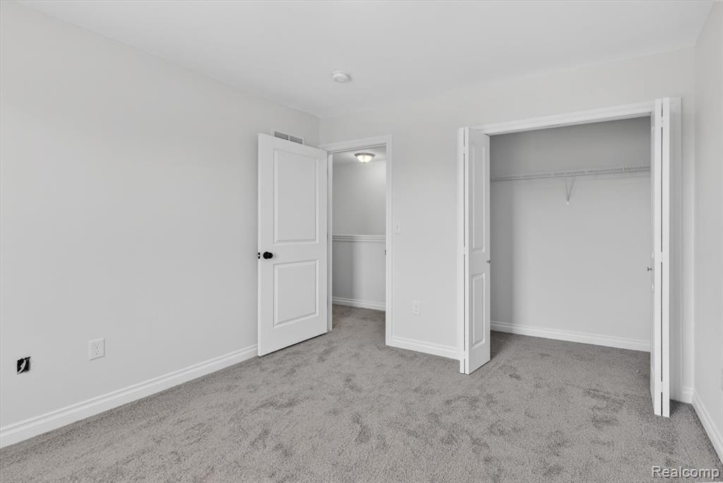 8760 Barrington, Ypsilanti, MI 48198 — Photo 35