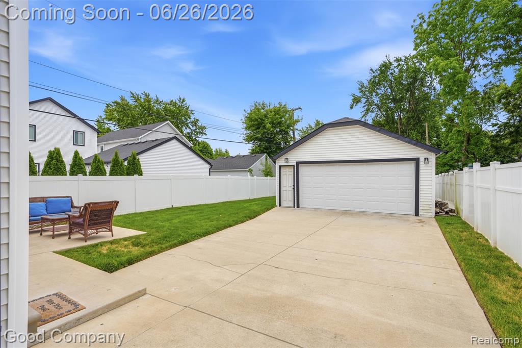 8431 Kenberton Drive, Oak Park, MI 48237 — Photo 36