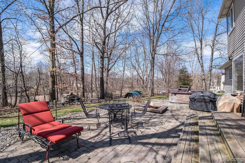 7926 FOREST CREEK, Whitmore Lake, MI 48189 — Photo 17