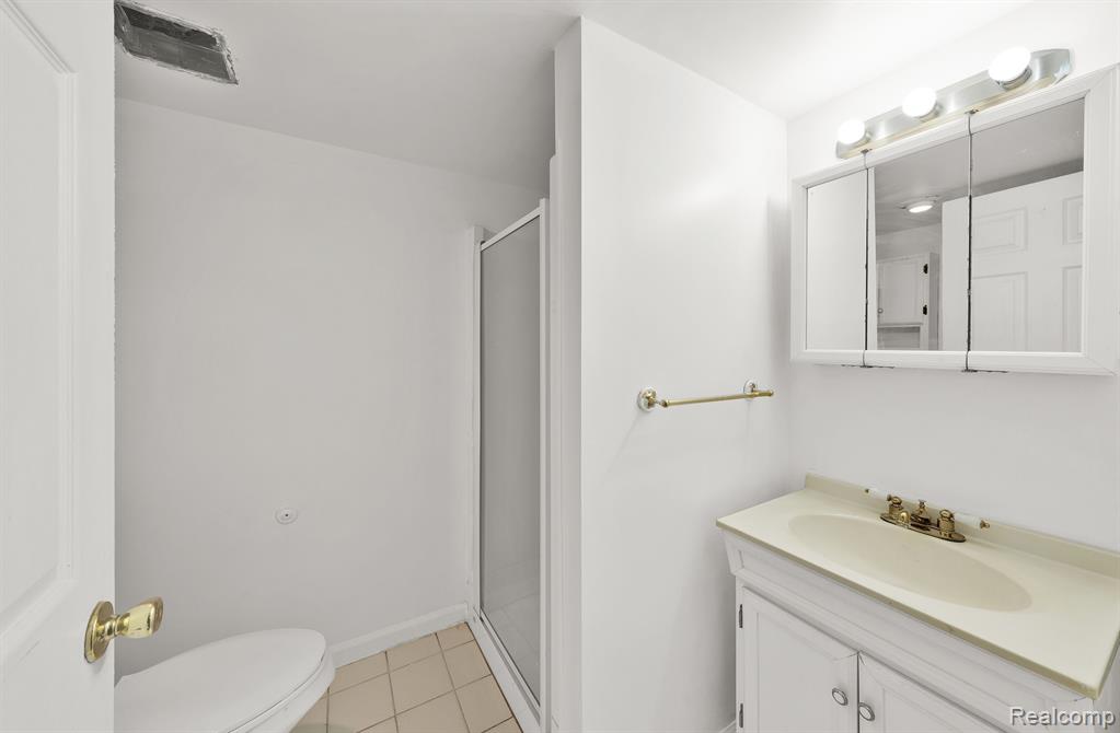 8862 OPORTO Street, Livonia, MI 48150 — Photo 18
