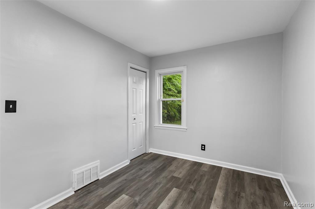 929 White Avenue, Lincoln Park, MI 48146 — Photo 17
