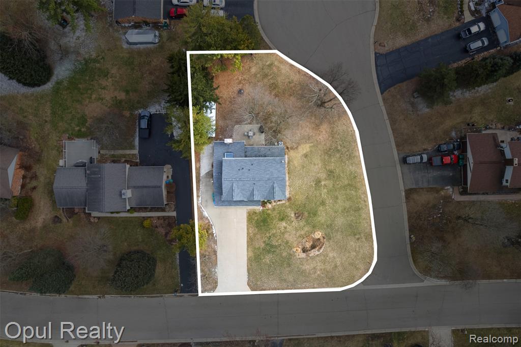 4748 Ravinewood Drive, Commerce Twp, MI 48382 — Photo 39