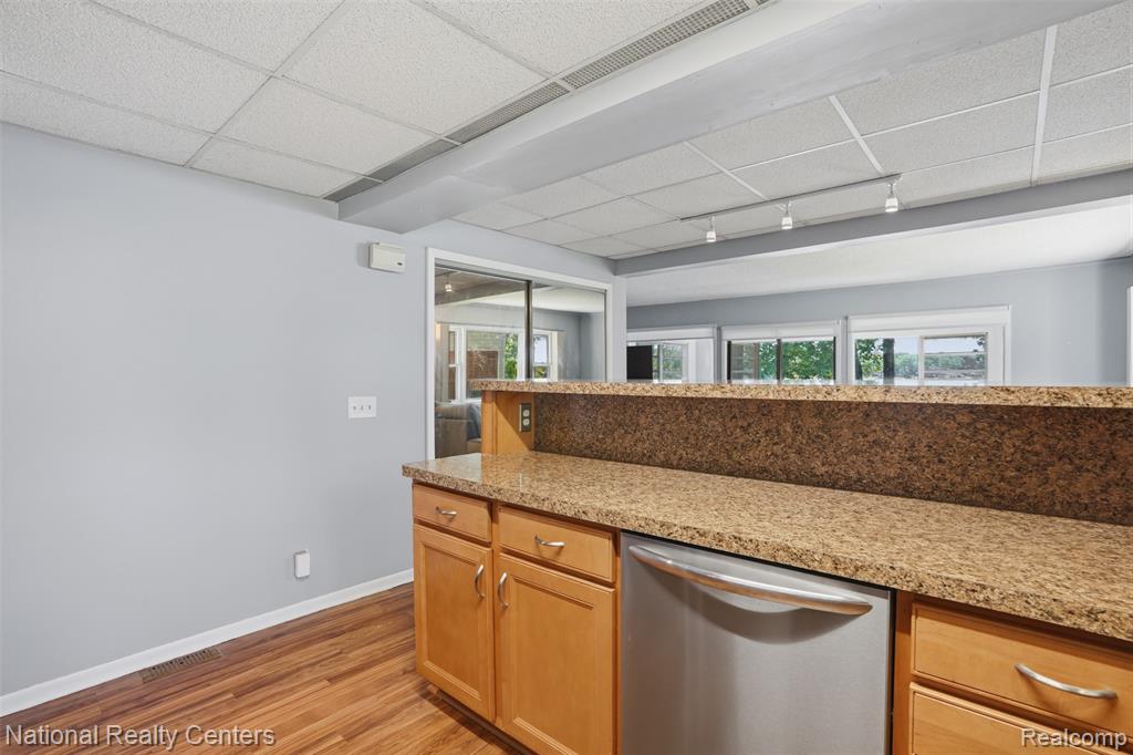 3889 Lakewood Drive, Waterford, MI 48329 — Photo 54