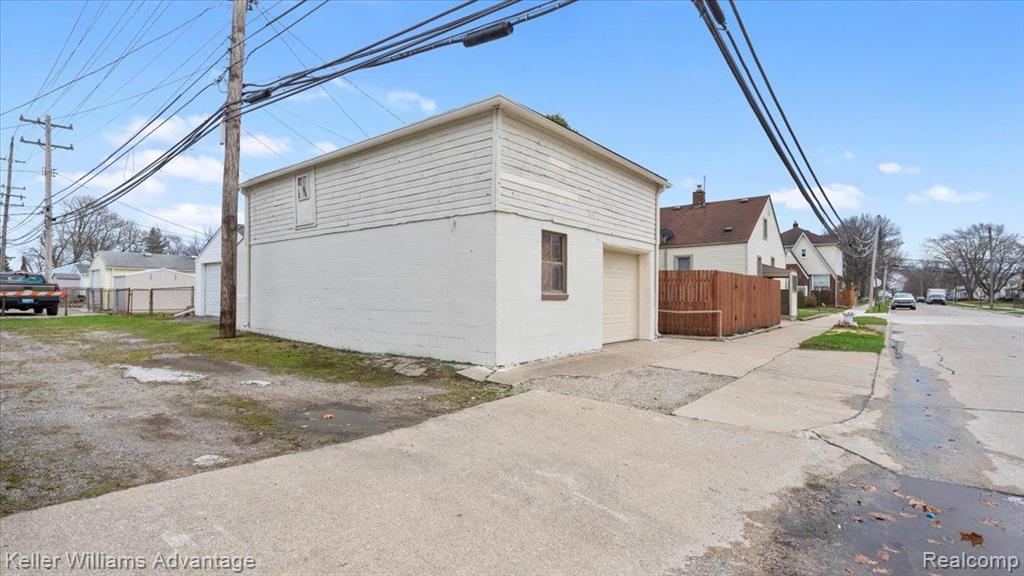 838 SAINT JOHNS Street, Wyandotte, MI 48192 — Photo 25