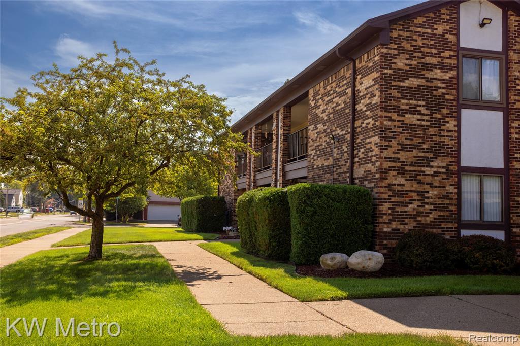 29948 Utica Road, Roseville, MI 48066