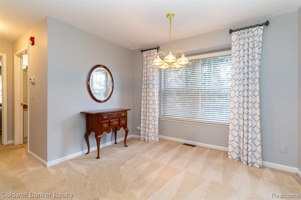 16962 FARMINGTON Road, Livonia, MI 48154 — Photo 15