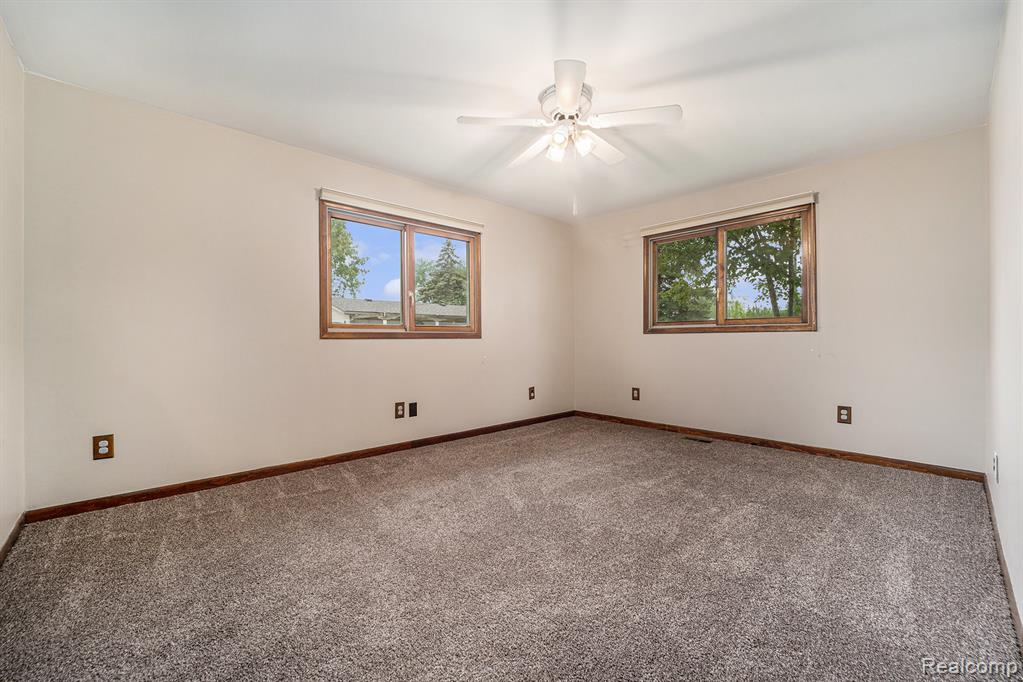 8231 Doncaster Drive, Sterling Heights, MI 48312 — Photo 19