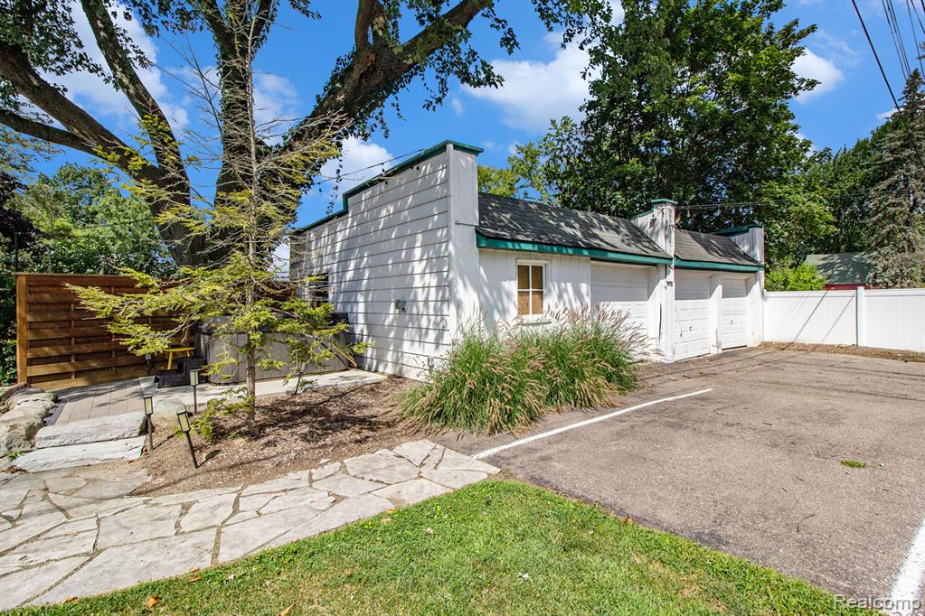 155 N Main Street, Clarkston, MI, 00000