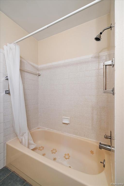2947 SUN TERRACE Drive, Hartland, MI 48353 — Photo 25