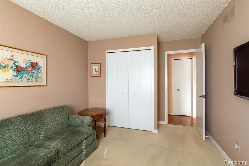 7075 ELMHURST, West Bloomfield, MI — Photo 18
