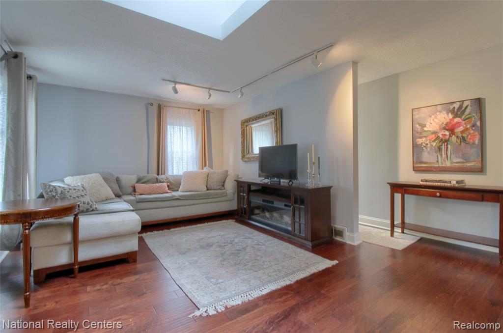 702 Royal Avenue, Royal Oak, MI 48073 — Photo 6