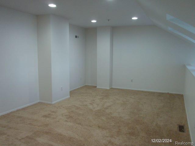 649 LEWA DOWNS Drive, Pontiac, MI 48341 — Photo 9