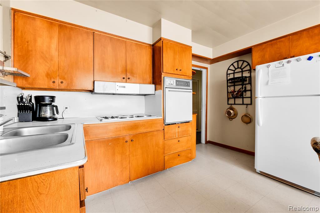 2952 PRYNNE Street, Keego Harbor, MI 48320 — Photo 6
