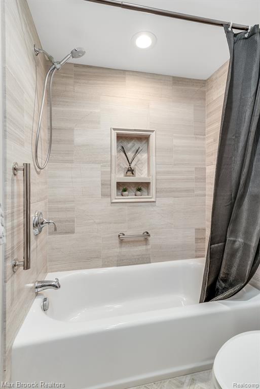 684 Deauville Lane, Bloomfield Hills, MI 48304 — Photo 24