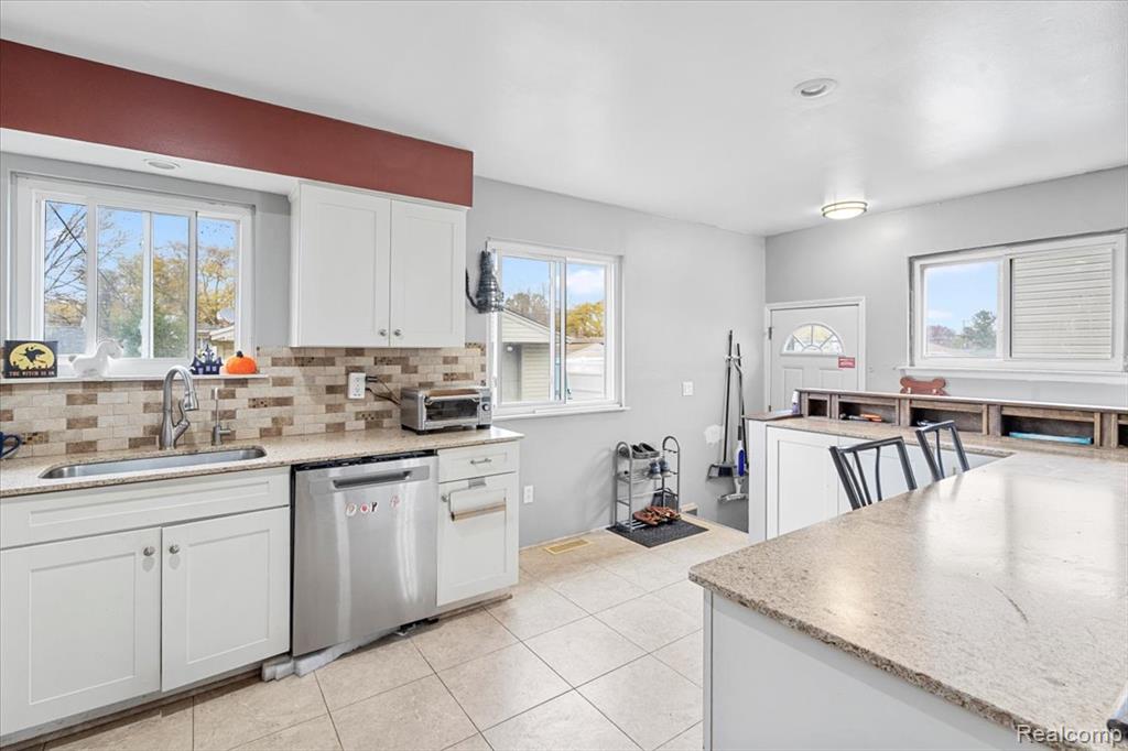 23512 Huron River Drive, Rockwood, MI — Photo 5