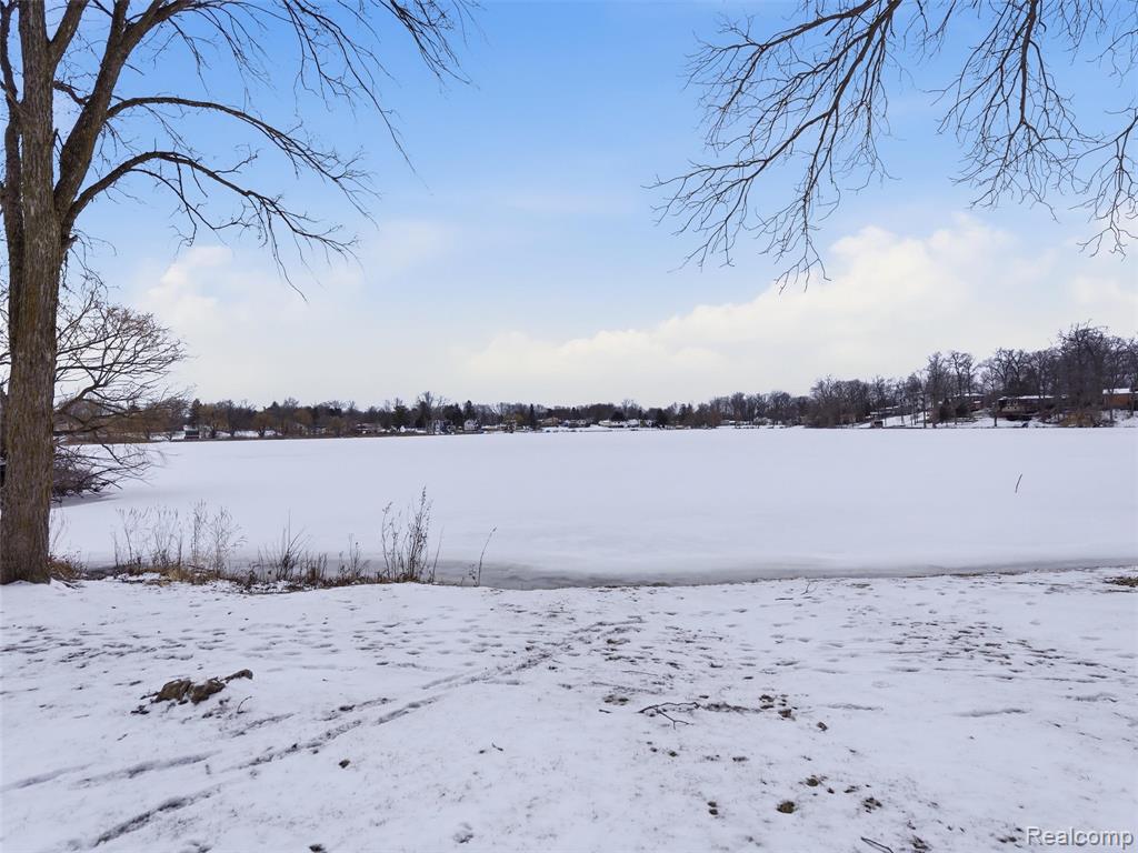 1393 Eden Gardens Drive, Fenton, MI 48430 — Photo 2