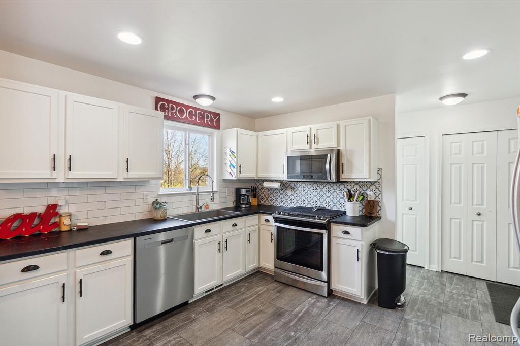 507 TANIA Trail, Linden, MI 48451 — Photo 13