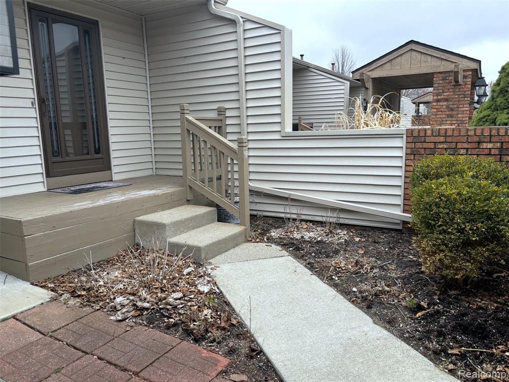 62072 Yorktown - Unit 4, South Lyon, MI 48178 — Photo 2