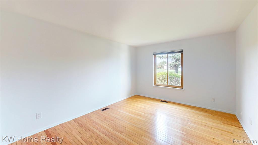 15769 Balfour Drive, 22, Macomb, MI 48044 — Photo 6