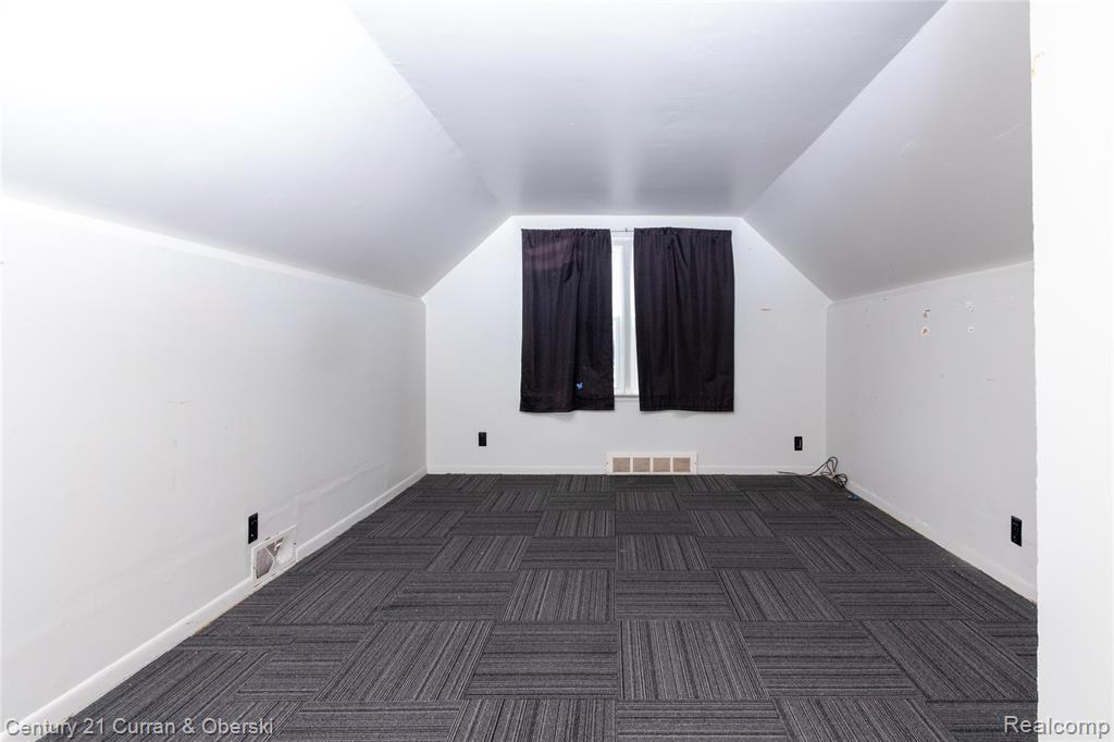 7077 Deering Street, Garden City, MI — Photo 21