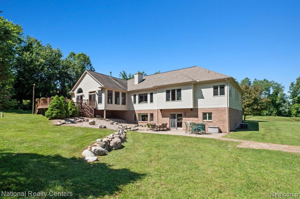 10180 Hadley Road, Clarkston, MI 48348 — Photo 46