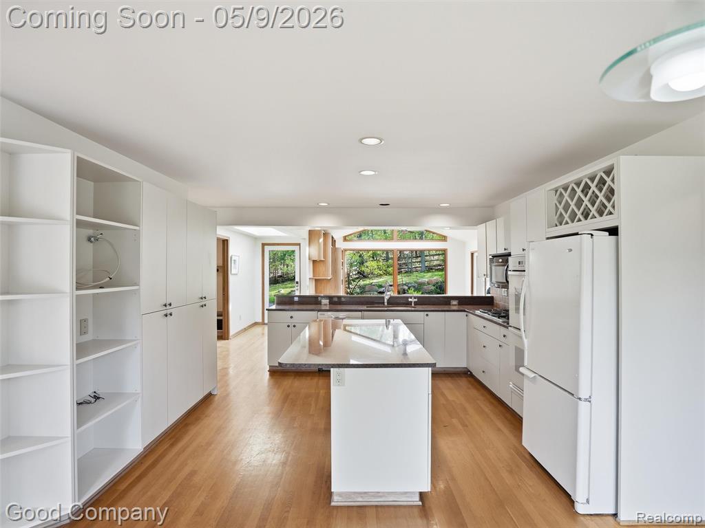 6733 Bloomfield Lane, West Bloomfield, MI — Photo 12