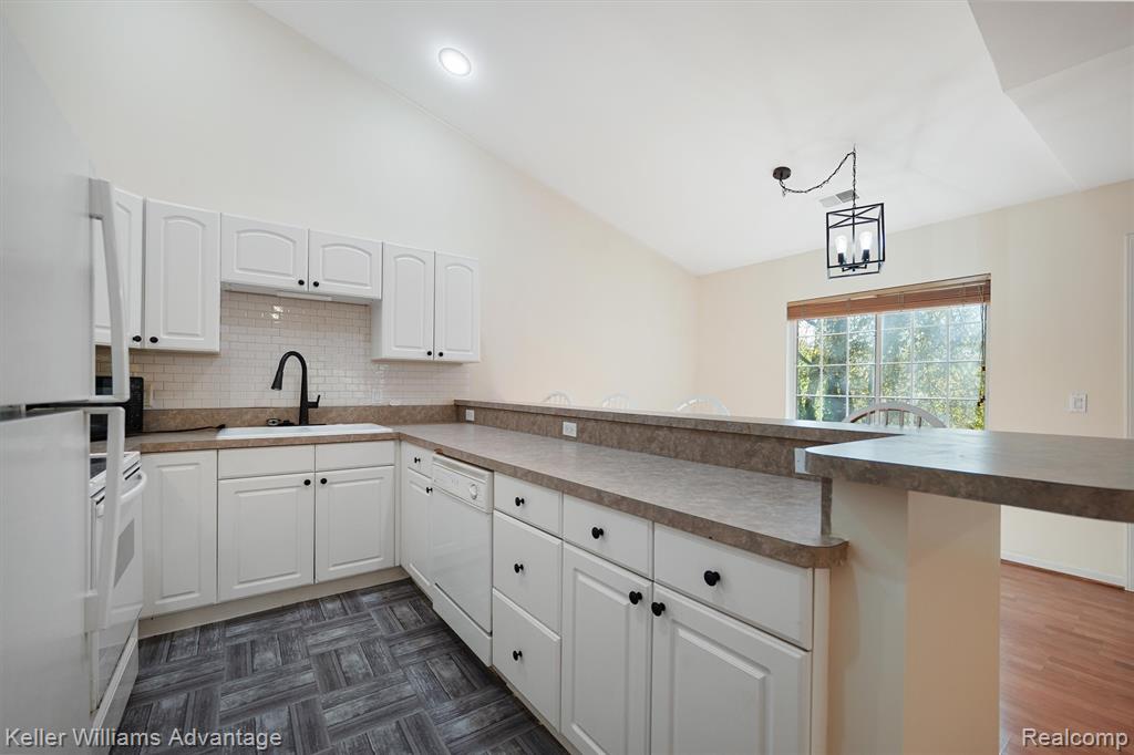 867 Saybrook Drive, Waterford, MI 48327 — Photo 10
