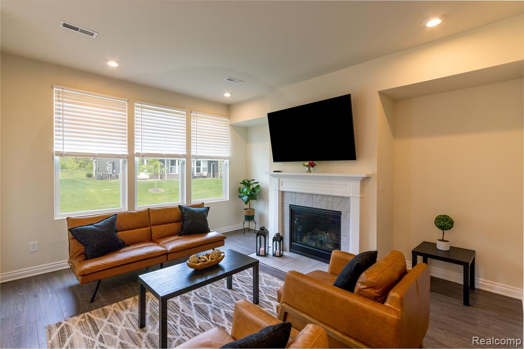 4878 BROOMFIELD Way, Lake Orion, MI — Photo 4