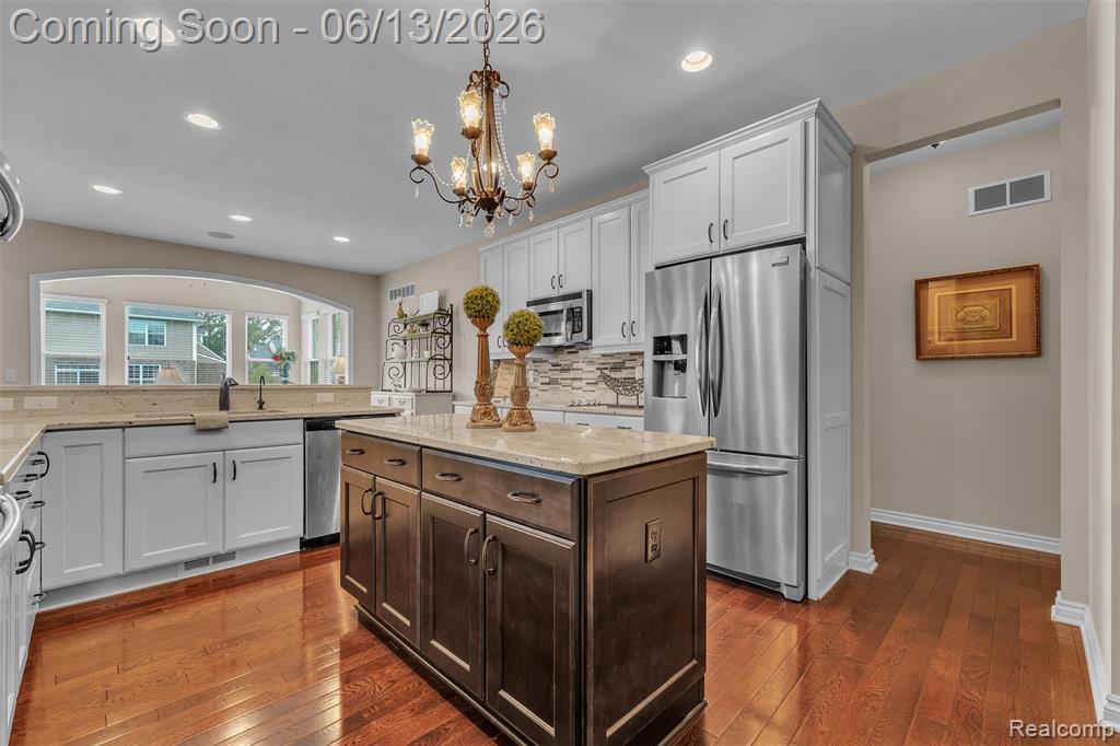 23719 Stoneleigh Drive, South Lyon, MI 48178 — Photo 5