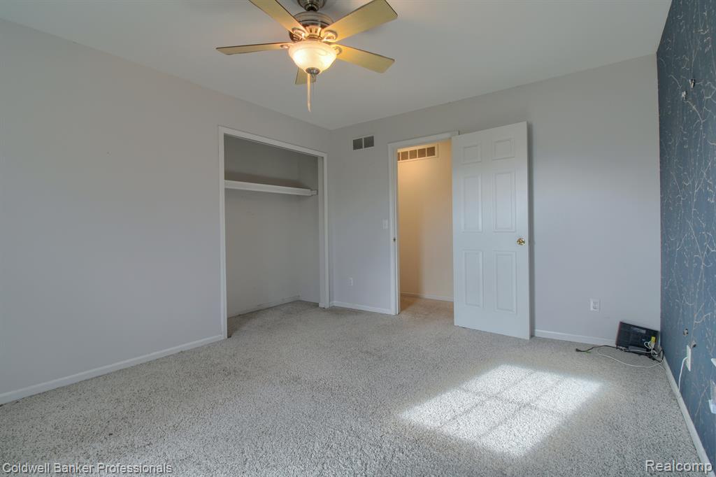 43697 YORKVILLE, Canton, MI 48188 — Photo 15