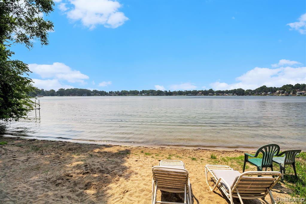 5905 Fonda Lake Drive, Brighton, MI 48116 — Photo 5