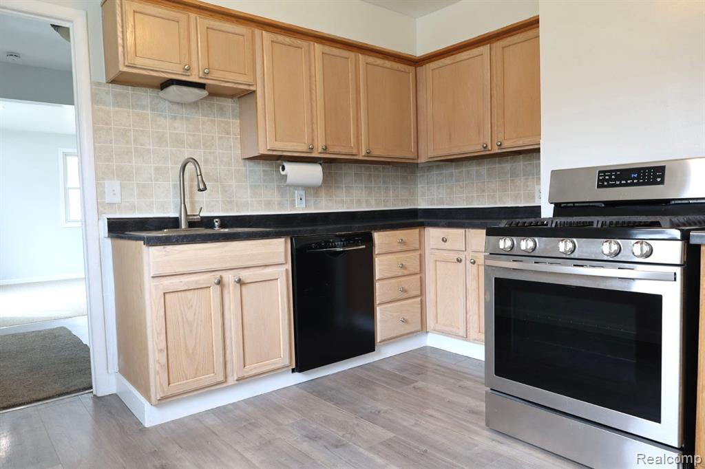 4618 BRUNSWICK Avenue, Flint, MI 48507 — Photo 7