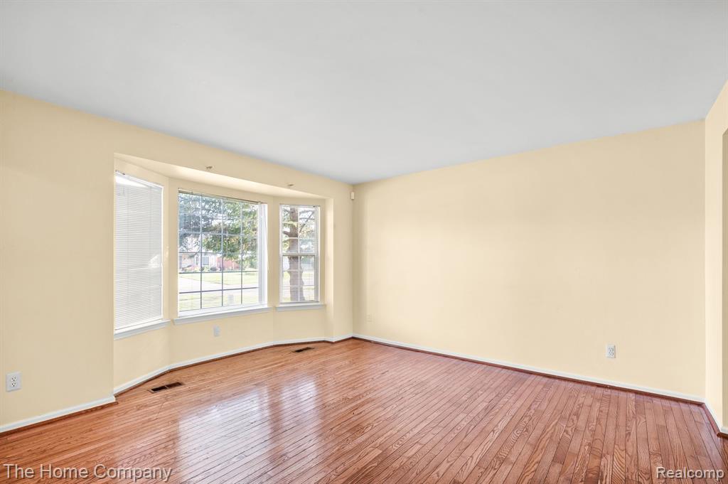6868 Essex Court, Waterford, MI 48327 — Photo 8