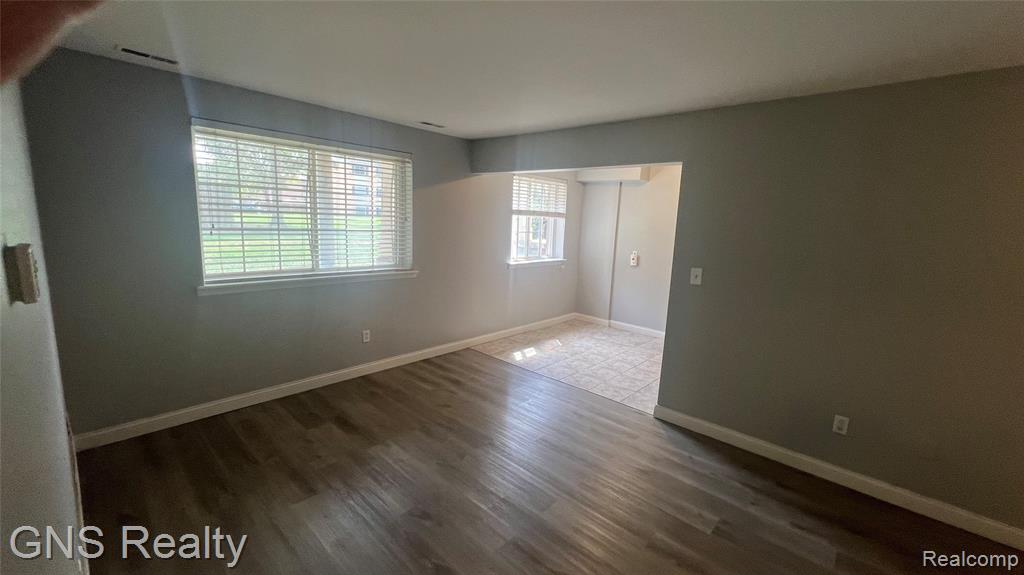 45270 Keding Street, 102, Utica, MI 48317 — Photo 16