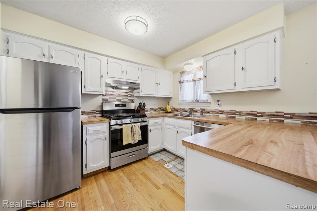 2276 Lakewood Way, Pinckney, MI 48169 — Photo 11
