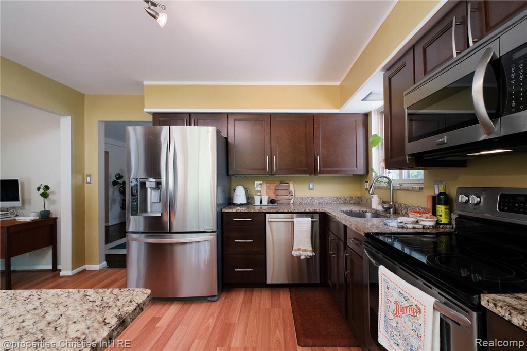 4228 Rosewold Avenue, Royal Oak, MI 48073 — Photo 11