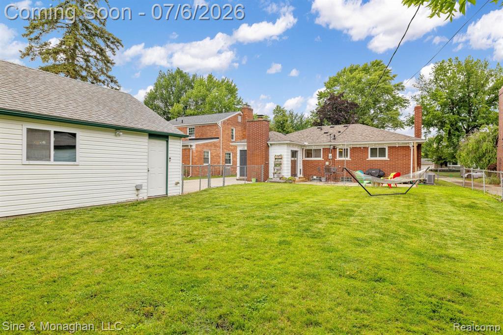 977 ROSLYN Road, Grosse Pointe Woods, MI 48236 — Photo 44