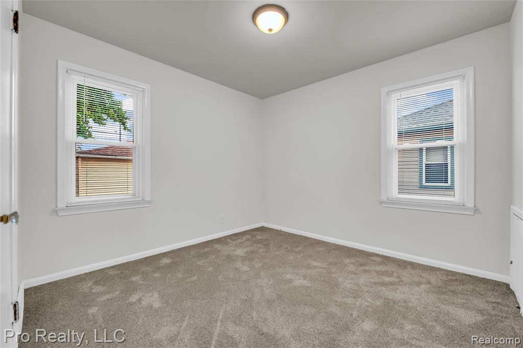 650 CLEOPHUS Parkway, Lincoln Park, MI 48146 — Photo 15