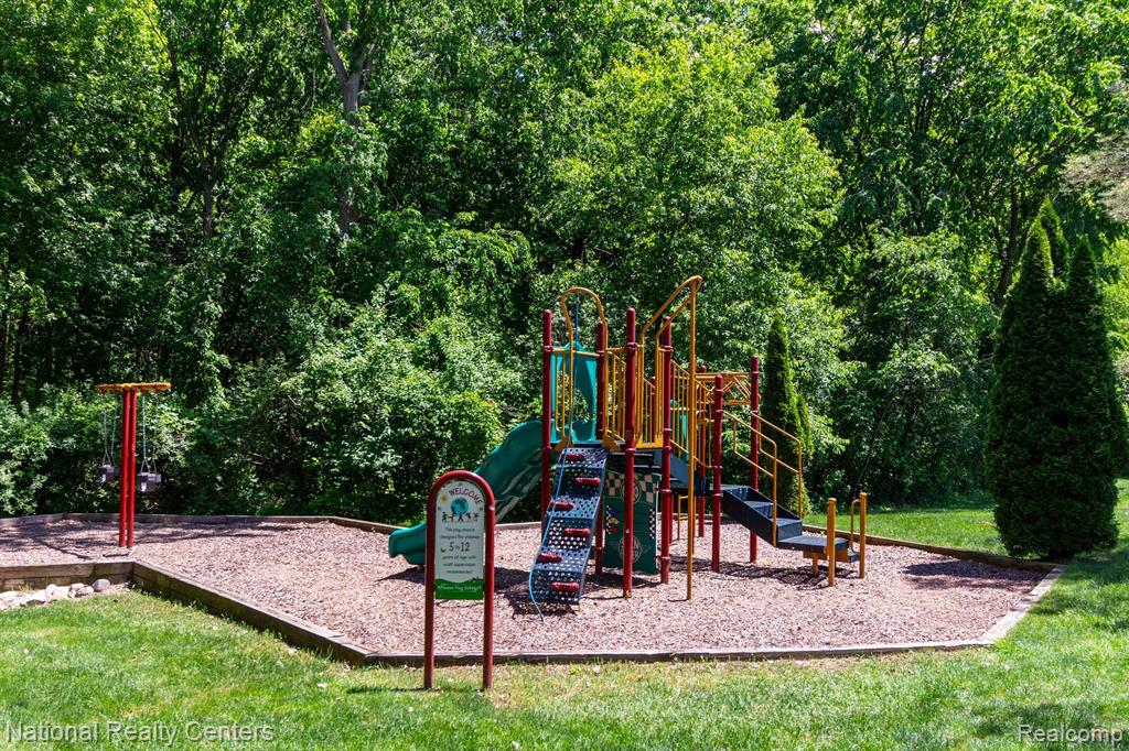 4293 BERKSHIRE Drive, Sterling Heights, MI 48314 — Photo 18