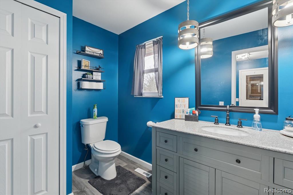 8474 Wesley Drive, Flushing, MI 48433 — Photo 17