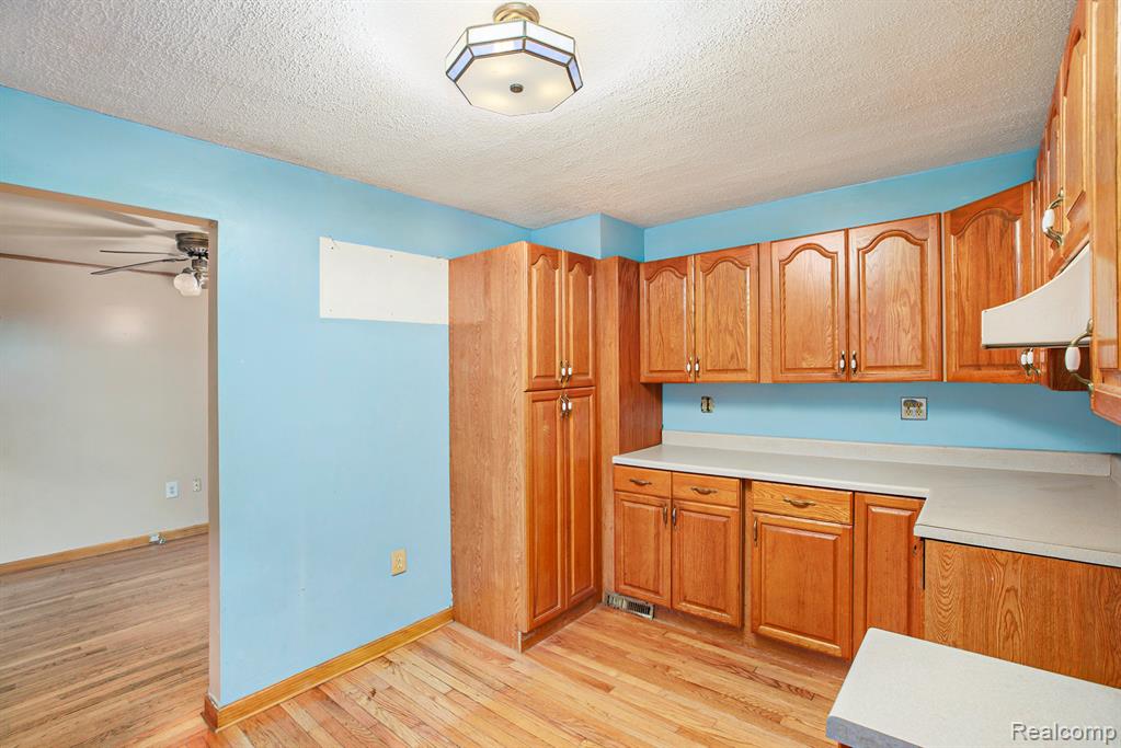 8123 Janis Street, Shelby Twp, MI 48317 — Photo 10