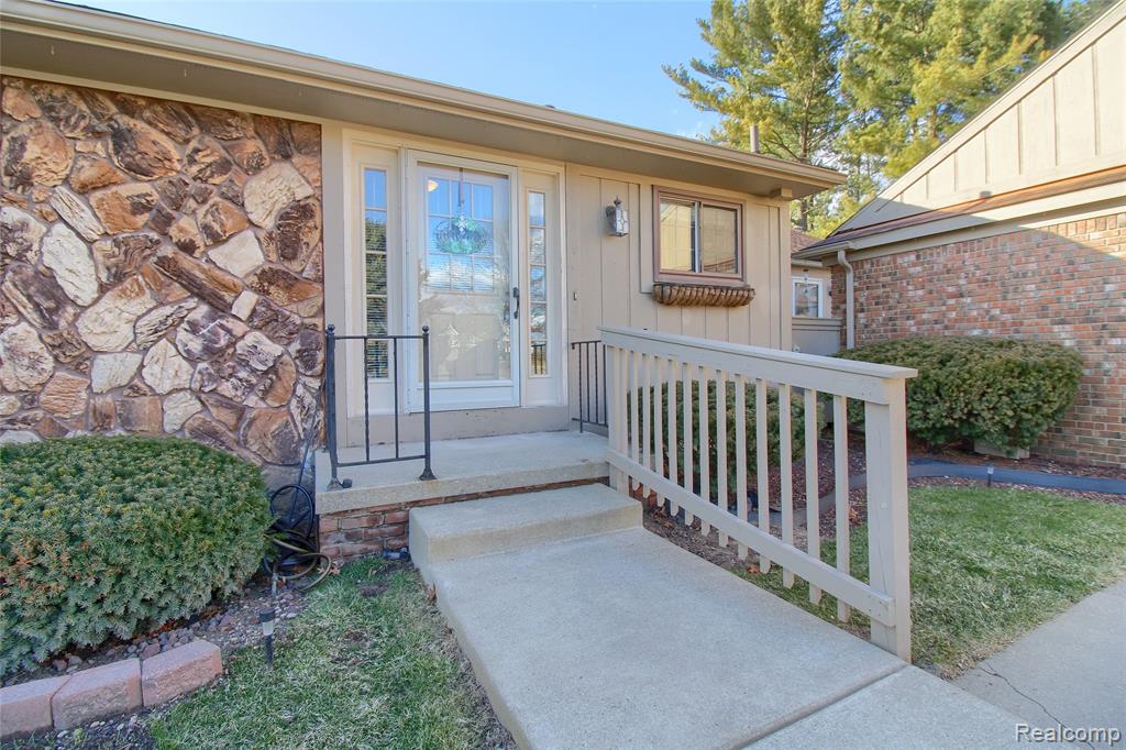 9780 Cambridge Court Cambridge CT., 3, South Lyon, MI 48178 — Photo 4