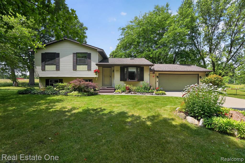 7255 Hall Road, Davisburg, MI 48350