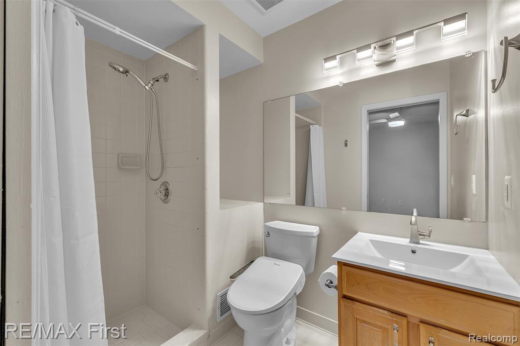 47179 Southern Cross Drive, Macomb, MI 48044 — Photo 20