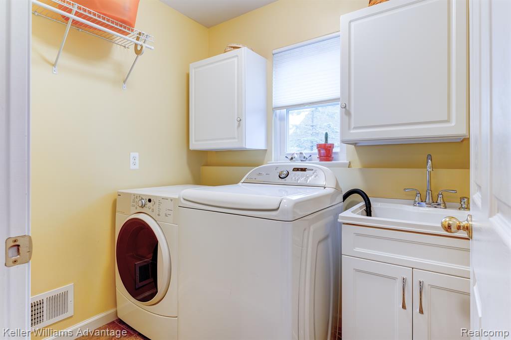 40807 Lenox Park Drive, Novi, MI 48377 — Photo 17