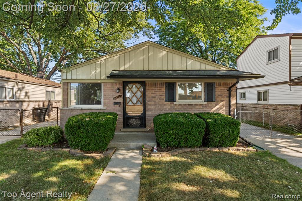 18535 Marquette Street, Roseville, MI 48066